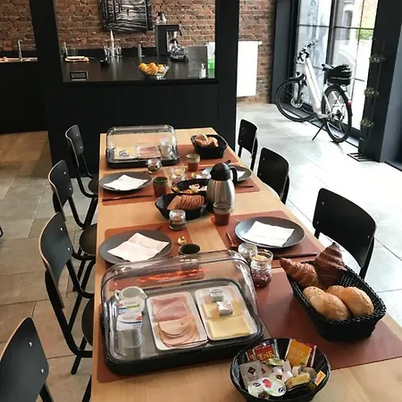 לינה וארוחת בוקר Panache - Bike En Sleep לה רושה - אן - ארדן